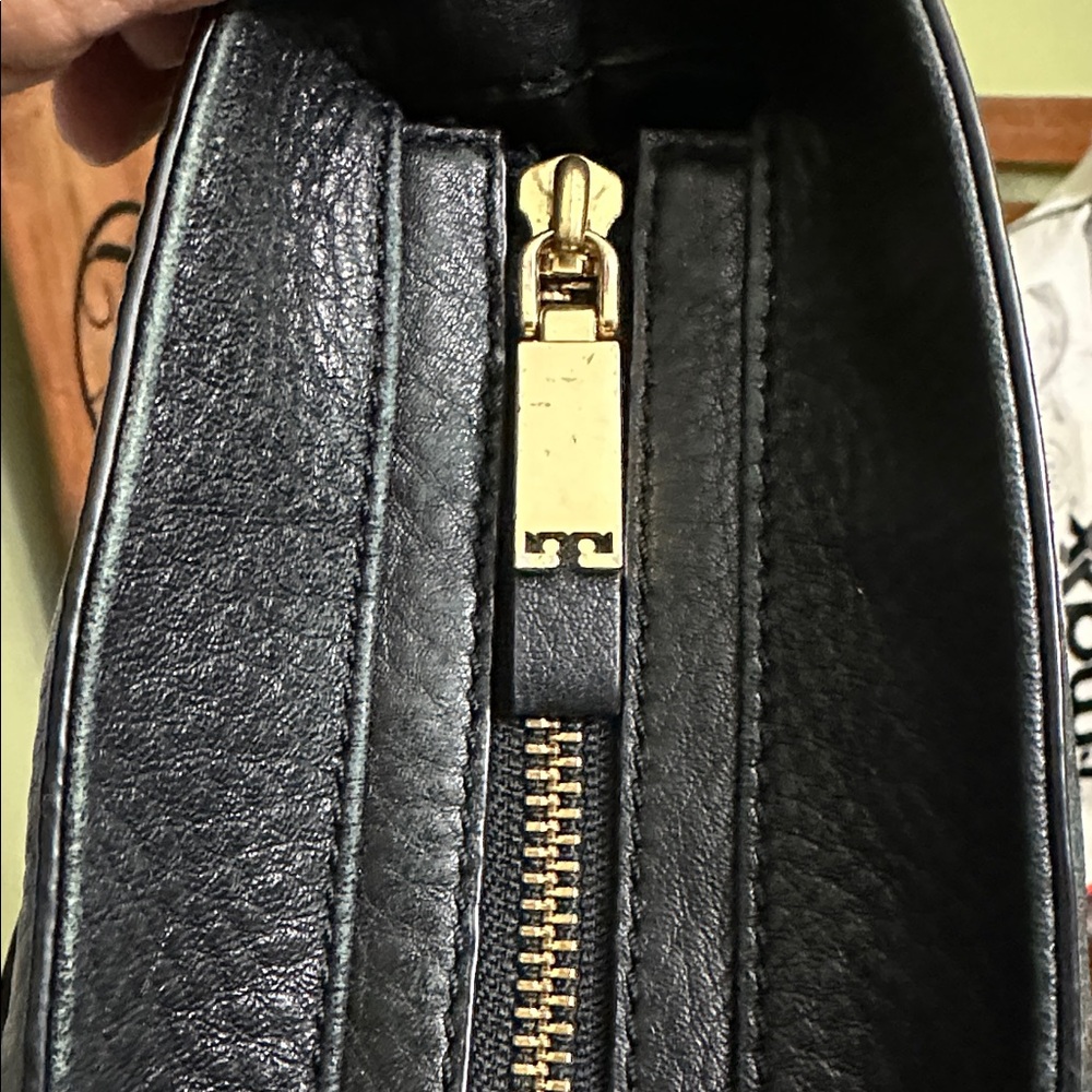 Tory Burch Black Pebbled Leather Meyers Tote with Gold Logo - Picture 8 of 12